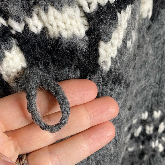 Mossimo Sweater Vest Size M Black Grey Wool Y2K Tribal Western Cozy Layer Boho - Picture 10 of 16